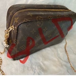 LOUIS VUITTON Monogram Trousse Toilette 28 crossbody